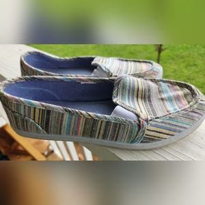 Canvas Casuals Women's Slip-on Shoes Size Medium